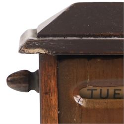 Early 20th century oak cased perpetual desk calendar, H7cm