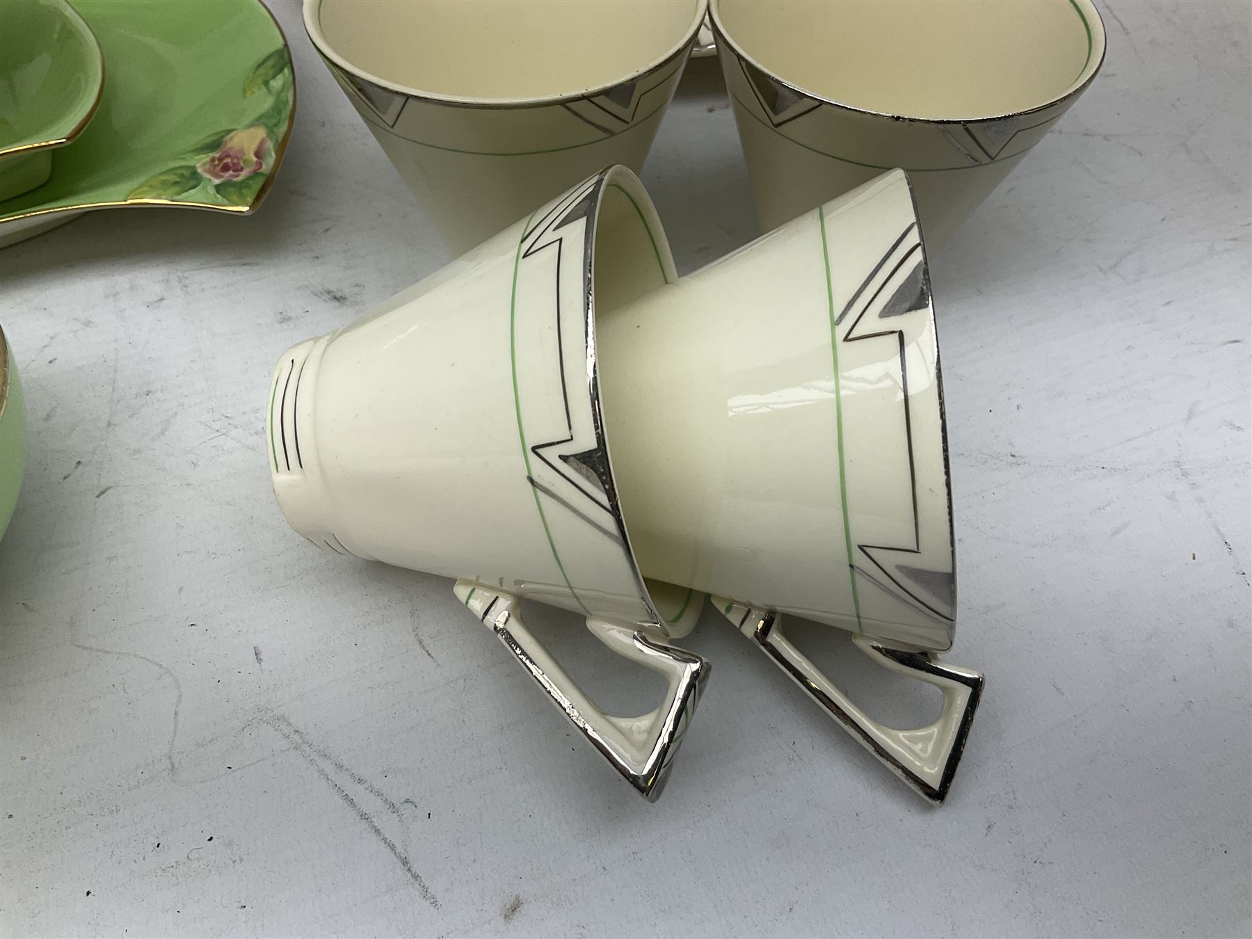 Art Deco style tea service by Alfred Meakin in Marigold pattern, comprising four cups and saucers, six dessert plates, one side plate, milk jug and sugar bowl, together with an art deco teapot, Royal Winton wares etc 
