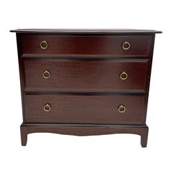 Stag - Minstrel range mahogany three drawer chest, pair of matching bedside stands and blanket box