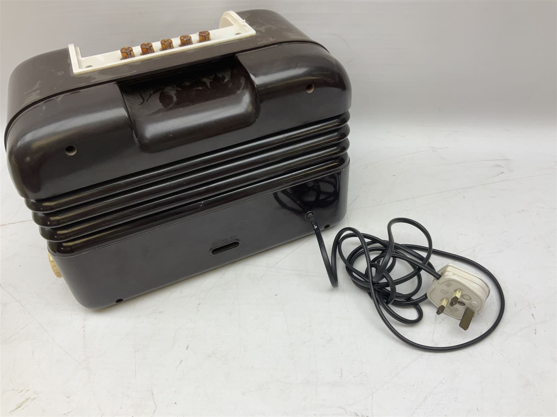 1950s Bush Type DAC 90A valve radio in cream Bakelite case, H23cm W29cm D19cm, together with Bush Type DAC 10 radio in brown Bakelite case
