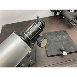 Astronomical telescope with achromatic coated lens, with tripod in wooden box 