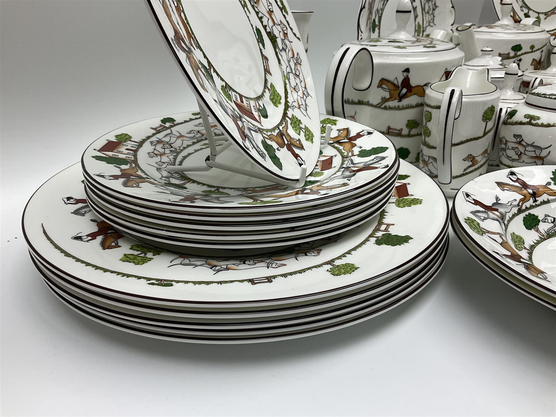 Wedgwood Hunting Scenes dinner and tea service for ten, to include dinner plates, side plates, dessert plates, cups and saucers, mugs, two large teapots, two milk jugs, etc, together with matching items by coalport and Staffordshire (94)