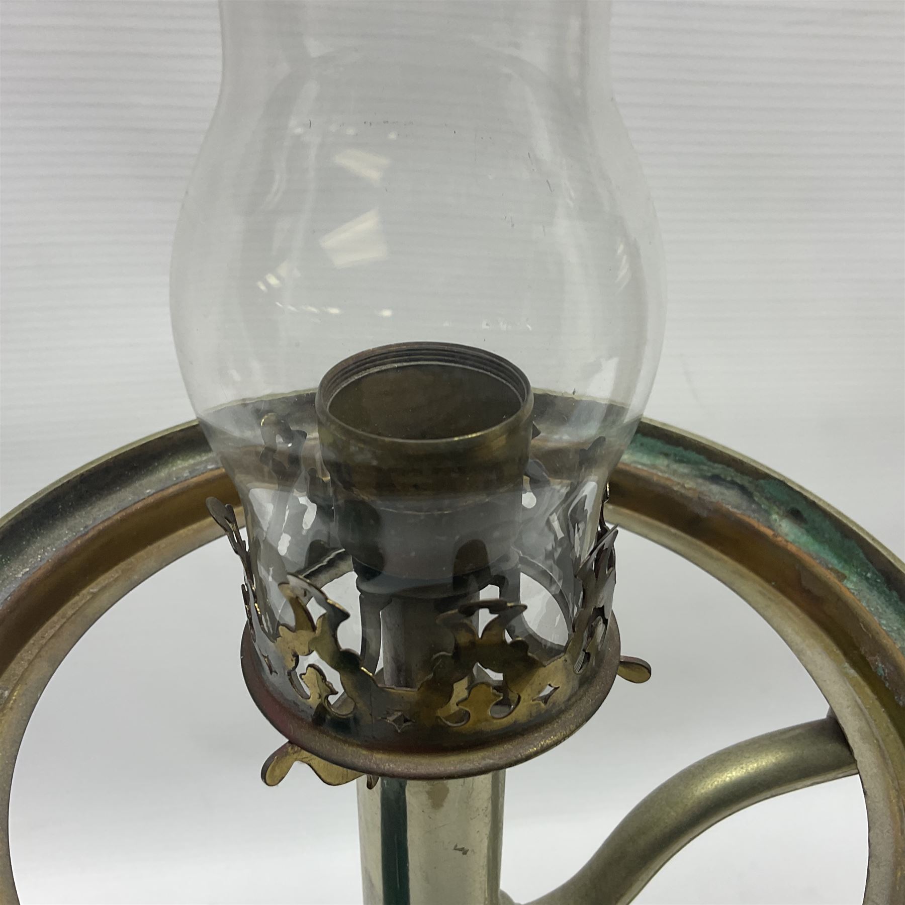 William H Honey polished brass adjustable student's oil lamp, with green glass shade, H60cm