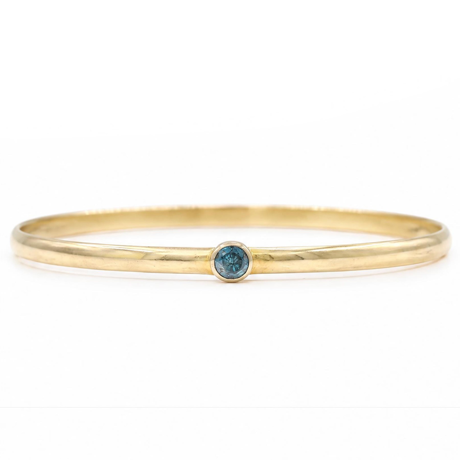 18ct gold fancy blue diamond bangle, bezel set with a single round brilliant cut diamond of approx 0.35 carat, stamped 750