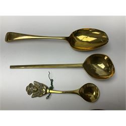 George III oak spoon rack and candle box, the rectangular backplate with shaped  pediment and two six aperture spoon racks, above a candlebox with hinged cover, with various brass spoons and a pair of brass candle snuffers, H56.5cm, W35cm, D14cm 