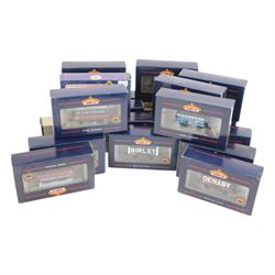 Twenty Bachmann 00 gauge plank wagons, i