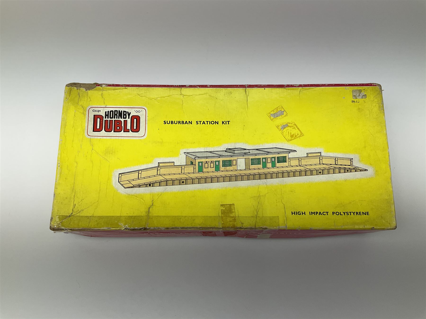 Hornby Dublo - 5006 Engine Shed Extension Kit; 5085 Suburban Station Kit; and 5030 Island Platform Kit; all in pictorial boxes; and Plastic Platform Extension in associated box lid (4)