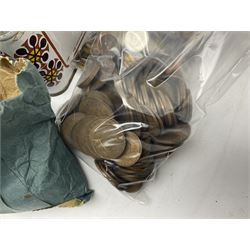 Great British and World coins, including pre-decimal pennies and half pennies, other pre-decimal coins, commemorative crowns, Euro coinage, United States of America one dollar banknotes etc