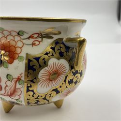 Group of Crown Derby and Royal Crown Derby Imari pattern miniatures, including mid 19th century Stevenson and Hancock cauldron, with painted mark beneath, H5.5cm, a near pair of early Royal Crown Derby scuttles, decorated in the 6299 pattern, each with printed and painted marks beneath including illustration date codes for 1913 and 1922, tallest 6.5cm, and a further early 20th century Royal Crown Derby scuttle, decorated in the 6299 pattern, with printed and painted marks beneath including illustration date code for 1922, H5.5cm, (4)
