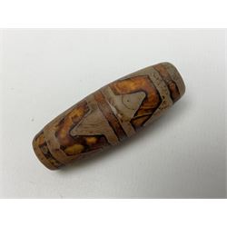 Tibetan dzi bead, decorated with a double tiger tooth pattern, L5cm