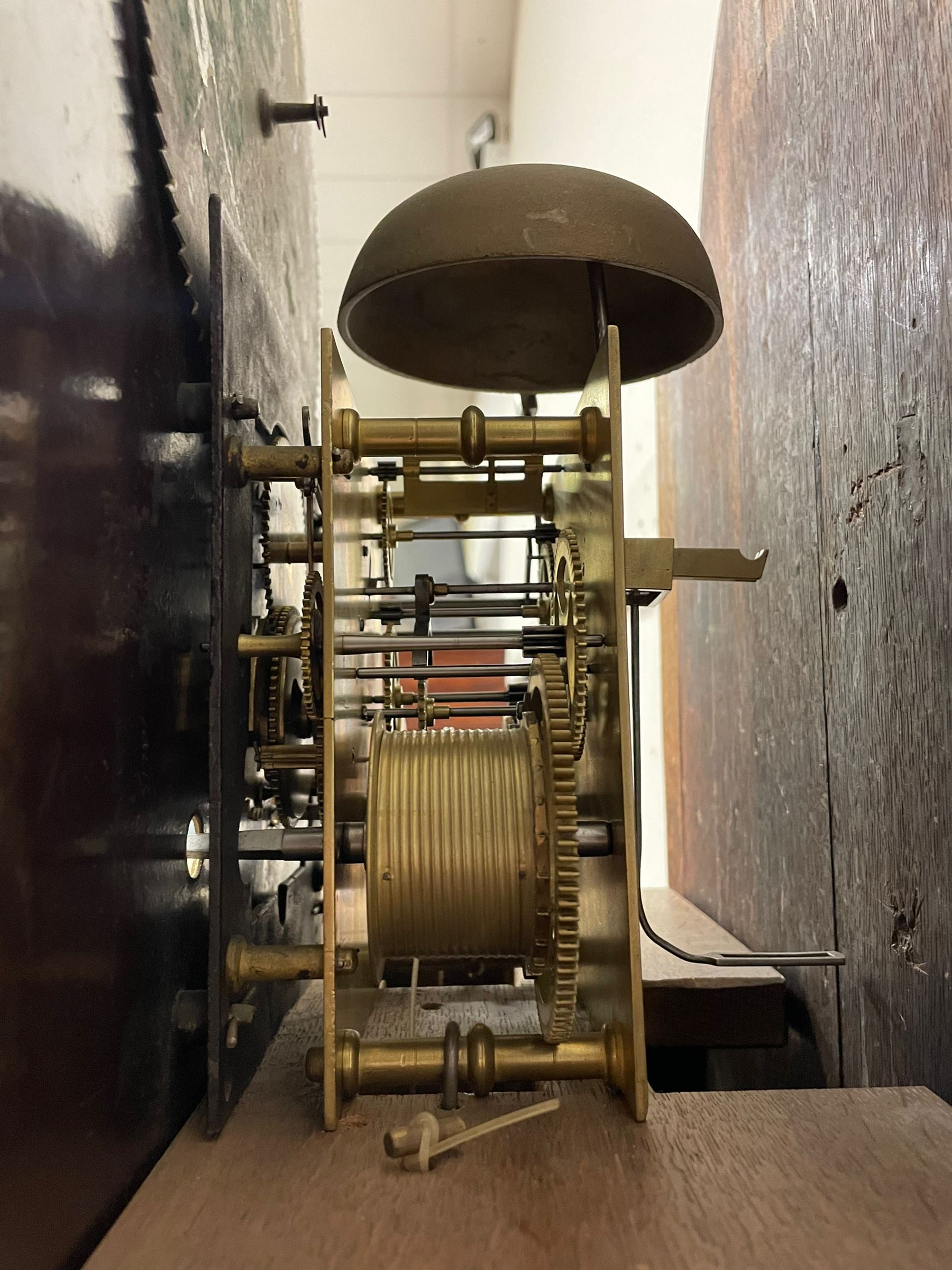 Penlington of Liverpool – early 19th century 8-day mahogany longcase clock, swans neck pediment with three turned wooden finials and verre eglomise panels, trunk with reeded columns and wavy topped door, plinth with canted corners on bracket feet, painted break-arch dial with Roman numerals and five-minute Arabic’s, centre sweep calendar and seconds hands, blue steel serpentine hands, signed beneath a painted rolling moon in the arch PENLINGTON, LIVERPOOL, eight day four pillar movement, anchor escapement and rack striking on a bell. With pendulum and weights.  The Penlington family were prolific clockmakers in 19th century Liverpool working from several addresses in the city, also recorded as chronometer and chronograph makers.