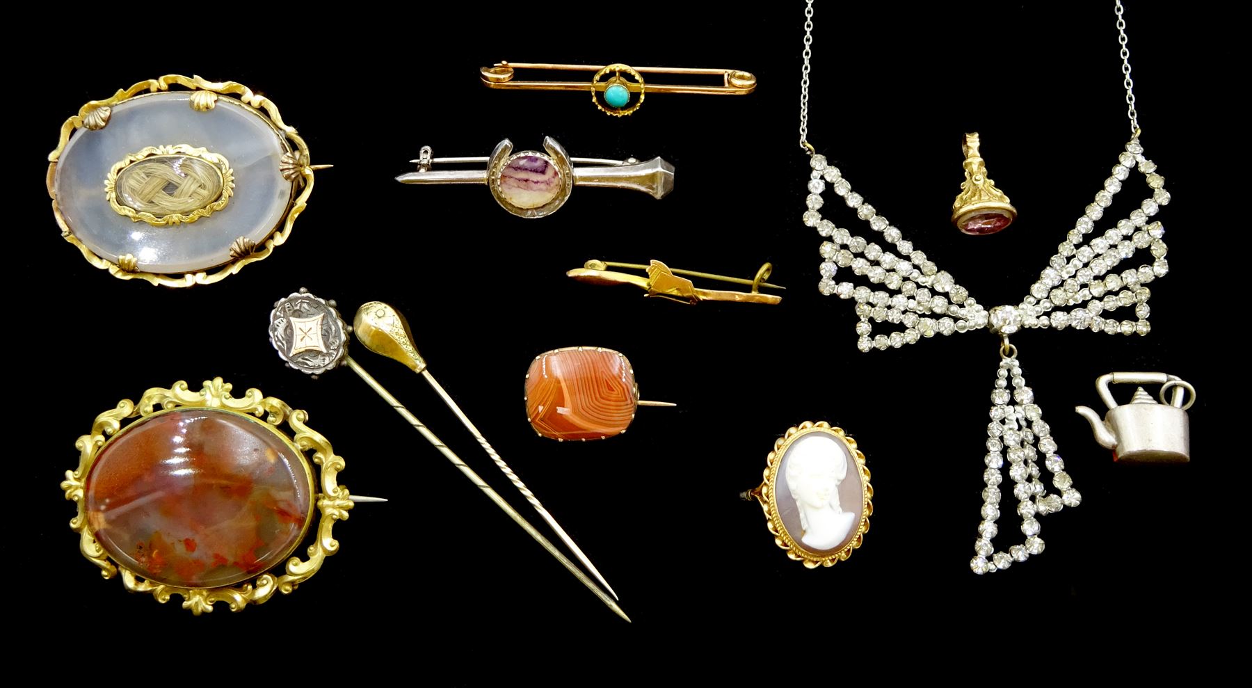 Victorian and later jewellery including silver Blue John horseshoe brooch by Ward Brothers, gold chalcedony brooch, with glazed hair panel, gold cameo ring, turquoise brooch, agate brooch stick pins etc