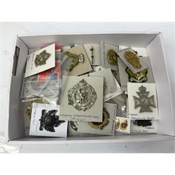 Canadian metal and cloth badges, including Princess Patricias Canadian Light Infantry, Ontario Regiment, 29th Waterloo Regiment, Grenadier Guards, Logistics, Combined Services, Saskatchewan Dragoons, Irish Regiment of Canada, Sakatoon Light Infantry etc