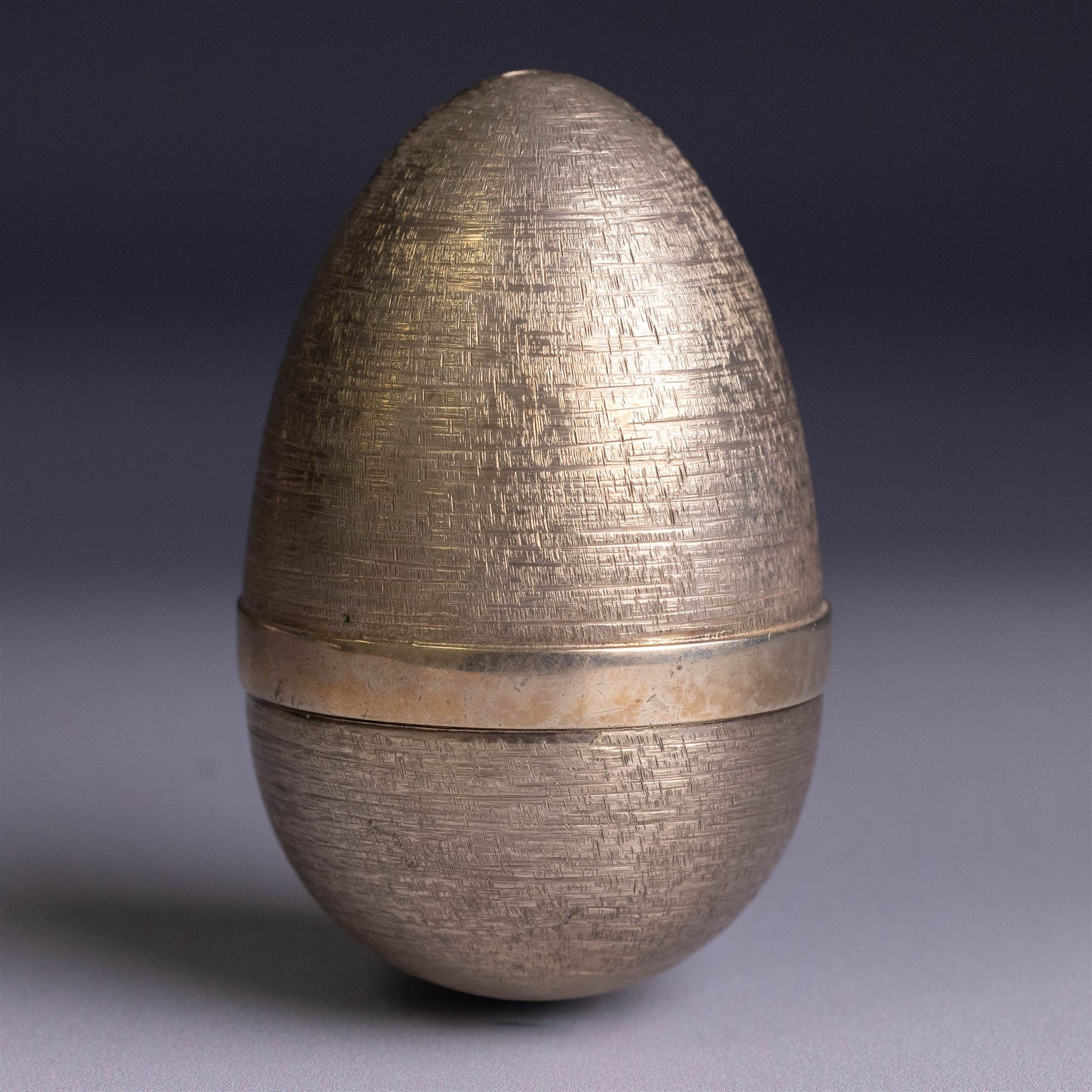Stuart Devlin - Late 20th century silver and silver-gilt surprise egg, the textured gilt exterior opening to reveal an underwater scene with two fish and an anchor, hallmarked Stuart Devlin, London 1977, boxed, H10cm