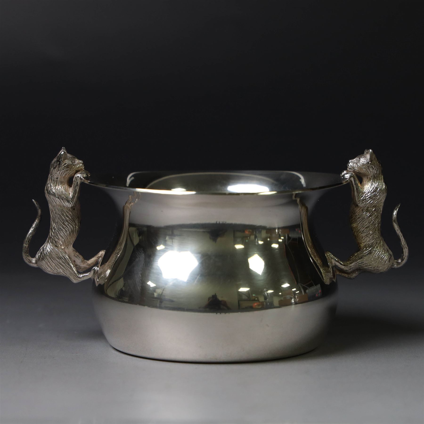 Modern silver cream jug and sugar bowl, each of waisted plain form, the handles modelled as cats, hallmarked Nicholas Plummer, London 2002, jug H8cm
