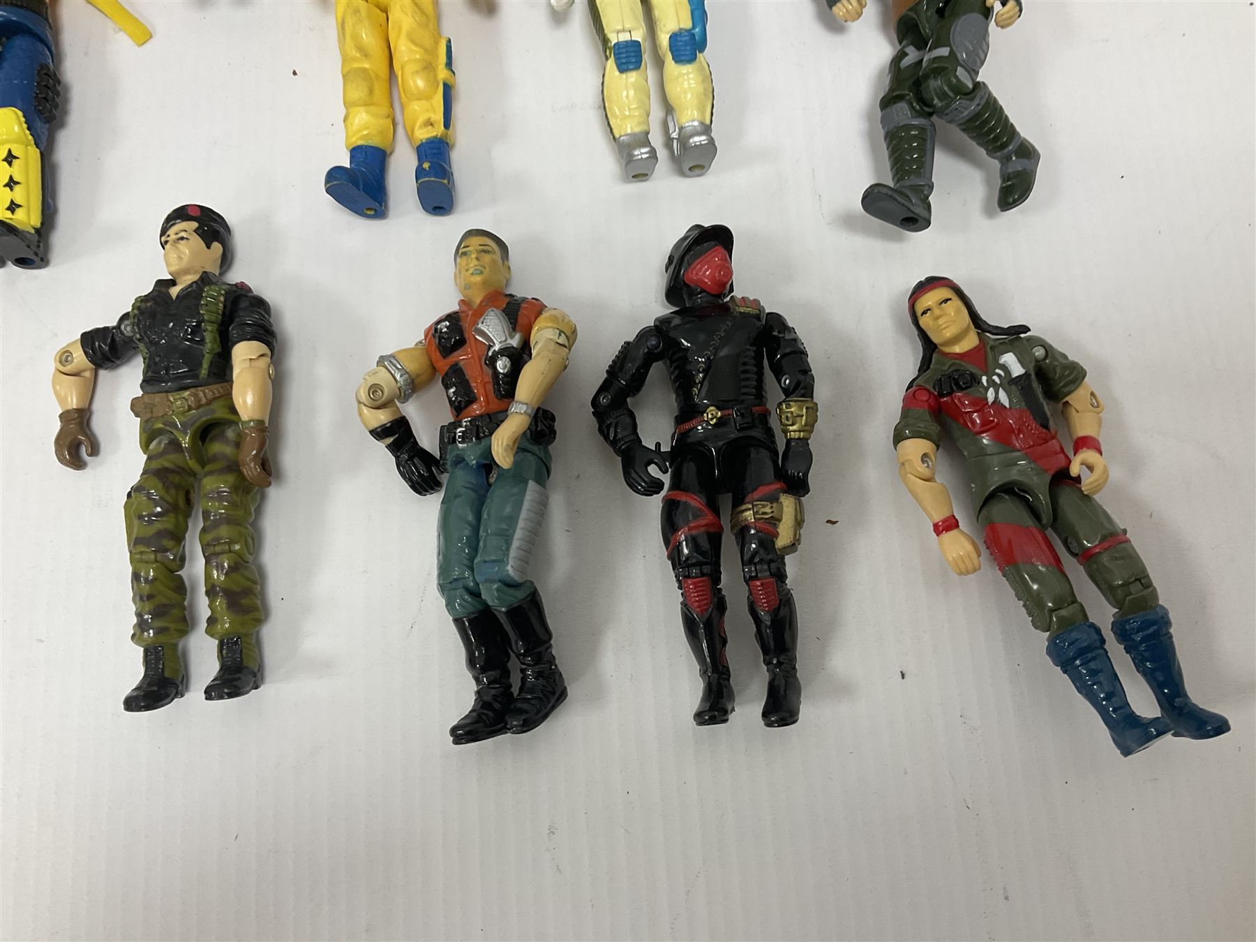 Group of twenty nine G.I.Joe 1980s mini figures, along with further unassociated miniature figures and accessories 