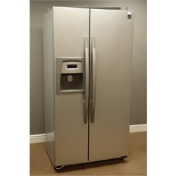  Daewoo FRS-U20DCI American style side by side fridge freezer, with mains water and ice dispenser, W90cm, H180cm, H67cm (This item is PAT tested - 5 day warranty from date of sale)   