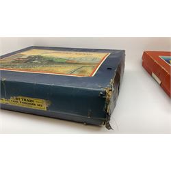 Hornby '0' gauge - Passenger Set No.21 with clockwork No.20 type 0-4-0 tender locomotive No.60985, two coaches and track, boxed; and Tank Passenger Set No.101 for spares or repair with clockwork No.101 type 0-4-0 tank locomotive No.2270, three coaches and track, boxed (2)