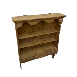 Traditional pine wall rack, with three drawers
