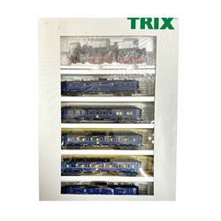 Trix Minitrix 'N' gauge 11406 Orient Express train pack, comprising locomotive and five coaches, boxed
