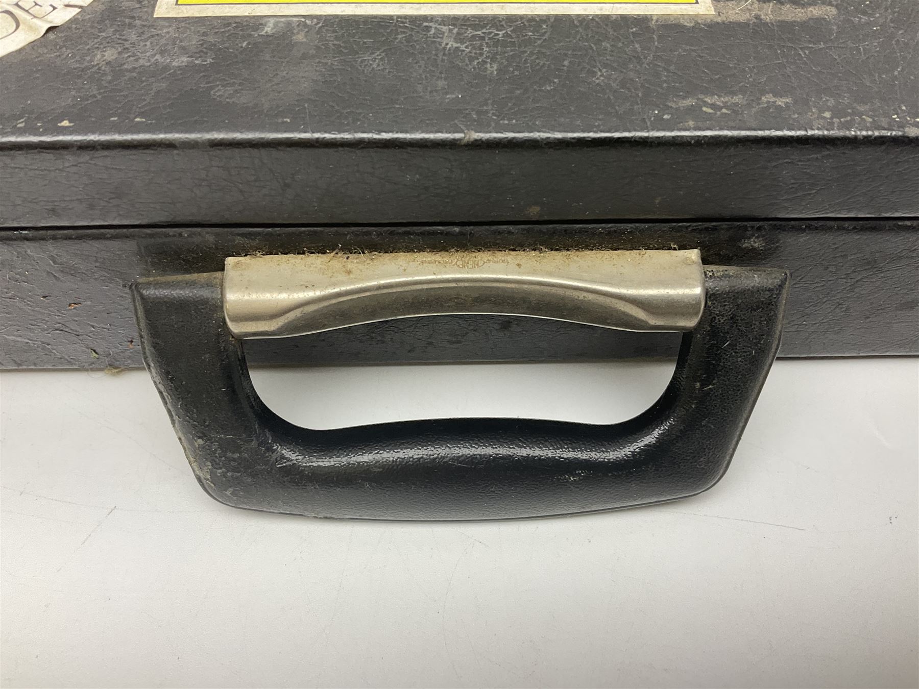 Browning black plastic shotgun case to accommodate 76.2cm (30