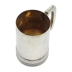 Silver half pint tankard by Walker & Hall, Sheffield 1928, approx 8.5oz, H10.5cm