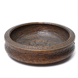 Carved bowl with central Yorkshire Rose motif, with white metal plaque, D25cm; and a similar turned bowl with white metal plaque, D22cm (2)