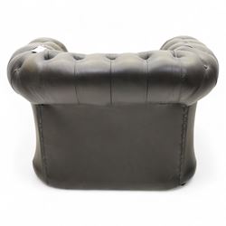 Chesterfield club armchair upholstered in green buttoned leather, with a leather buttoned matching stool 66x39x35cm, (2)