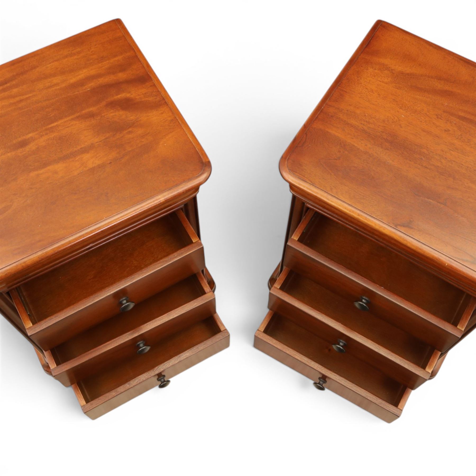 Willis & Gambier - mahogany pair of bedside cabinets, with frieze drawer with blue baize lined interior, panelled sides and three drawers raised on bracket feet