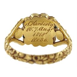 George III gold split pearl mourning ring, with engraved foliate decoration shank, dated 1818