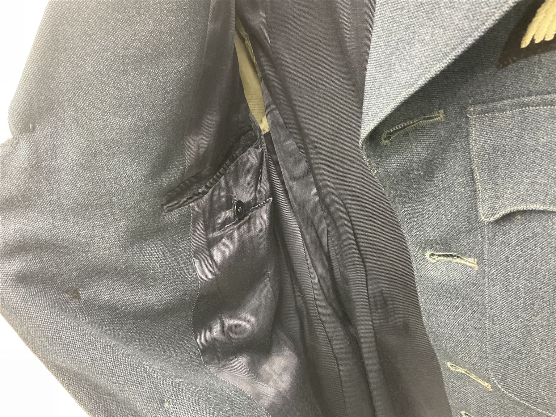 RAF pilot officer's tunic, bears Gieves label 'W.L. Dumble C/68/11406 L/6/51'