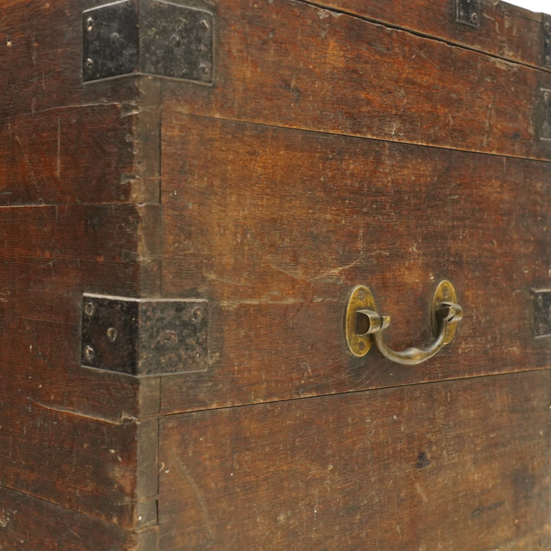 Early 19th century oak and wrought metal bound plate chest, the hinged lid with an engraved brass plaque inscribed Col H Saunderson No.2, enclosing a vacant interior, with metal carrying handles to the sides and pivoting clasp