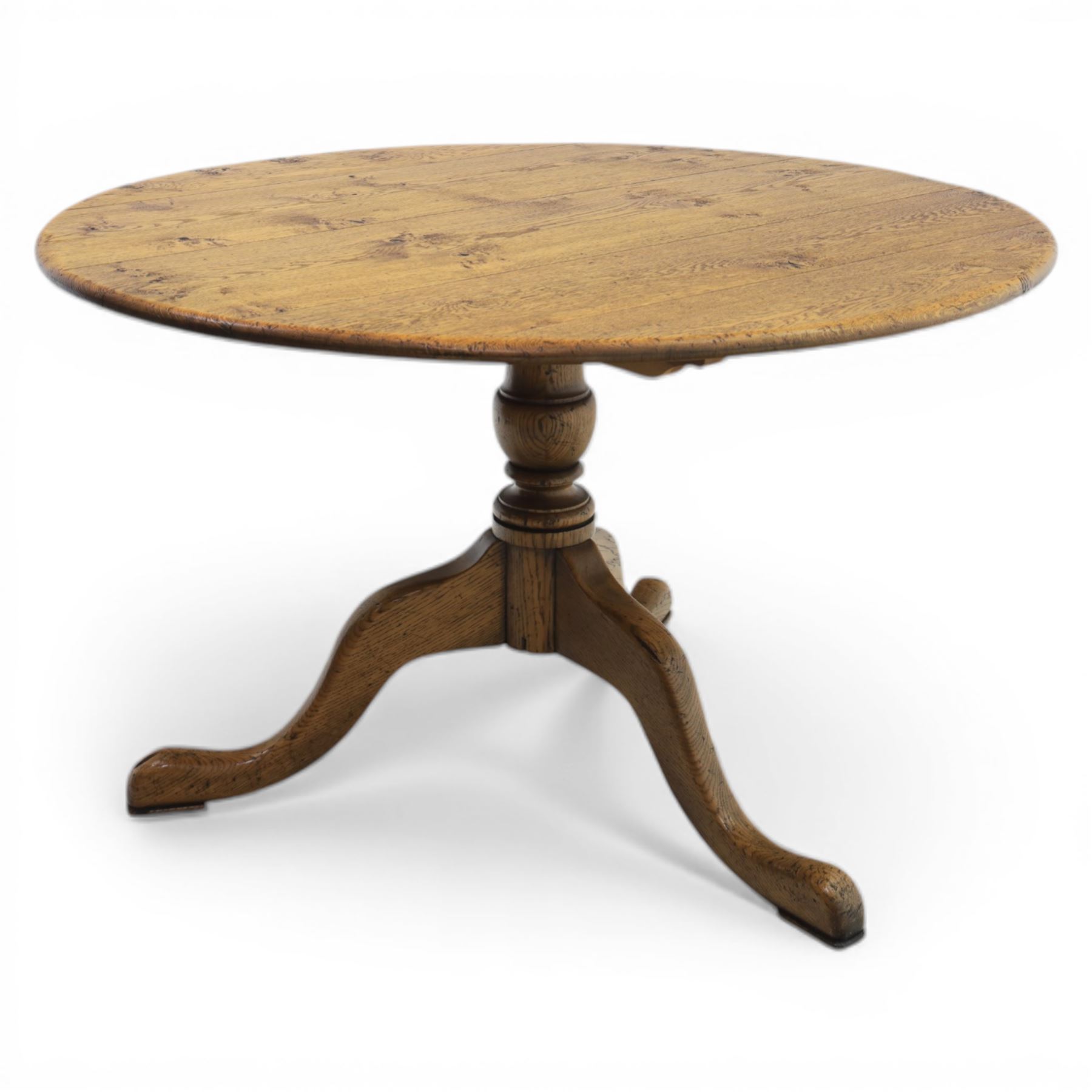 Traditional oak circular pedestal dining table, circular plank top, turned baluster column above three shaped legs