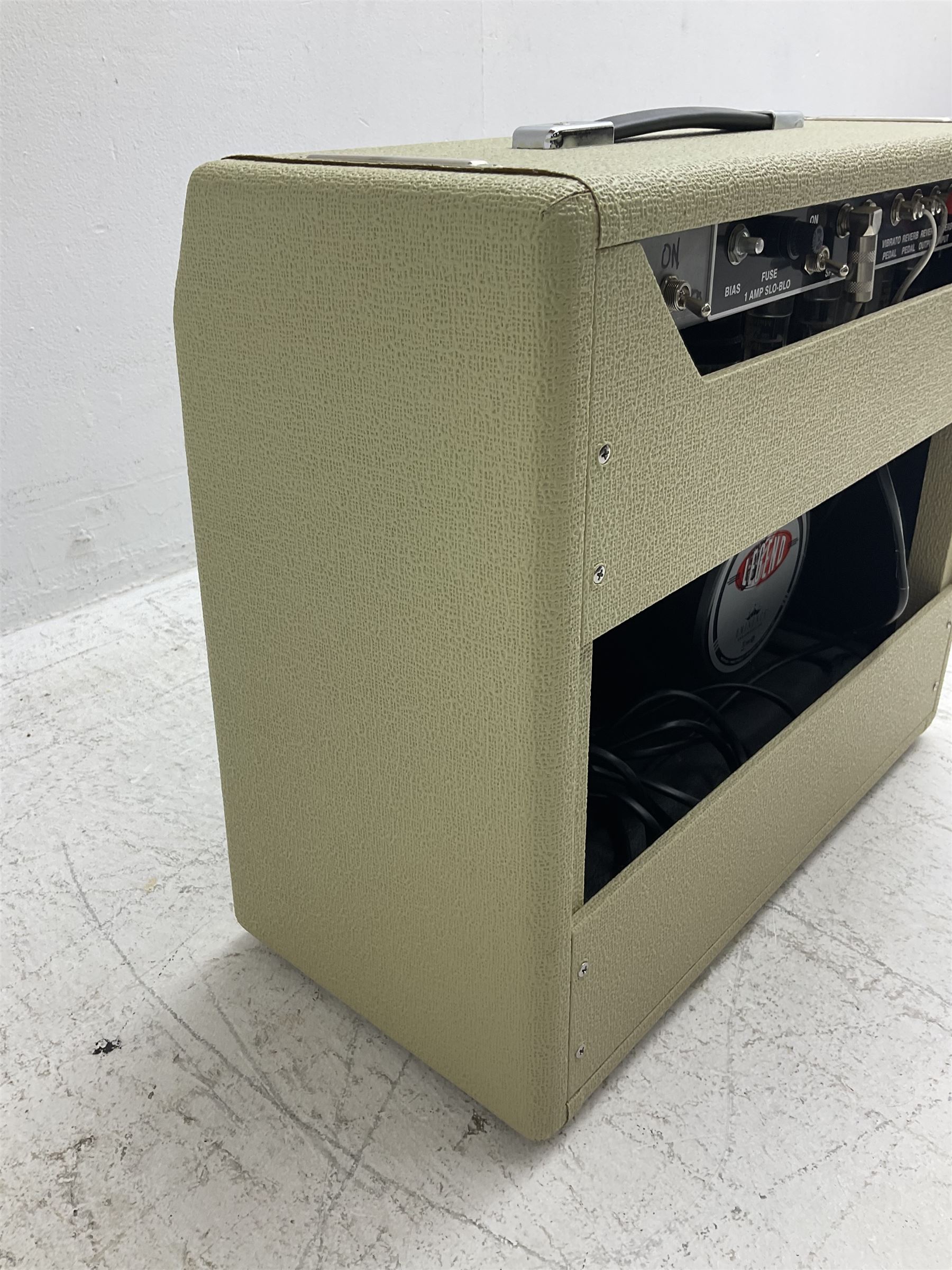 Headstrong Lil'King-S valve amplifier with Legend speaker, being a Boutique guitar amp made in the USA as a fender Princeton Reverb Clone in a cream colour; NVN; L51cm