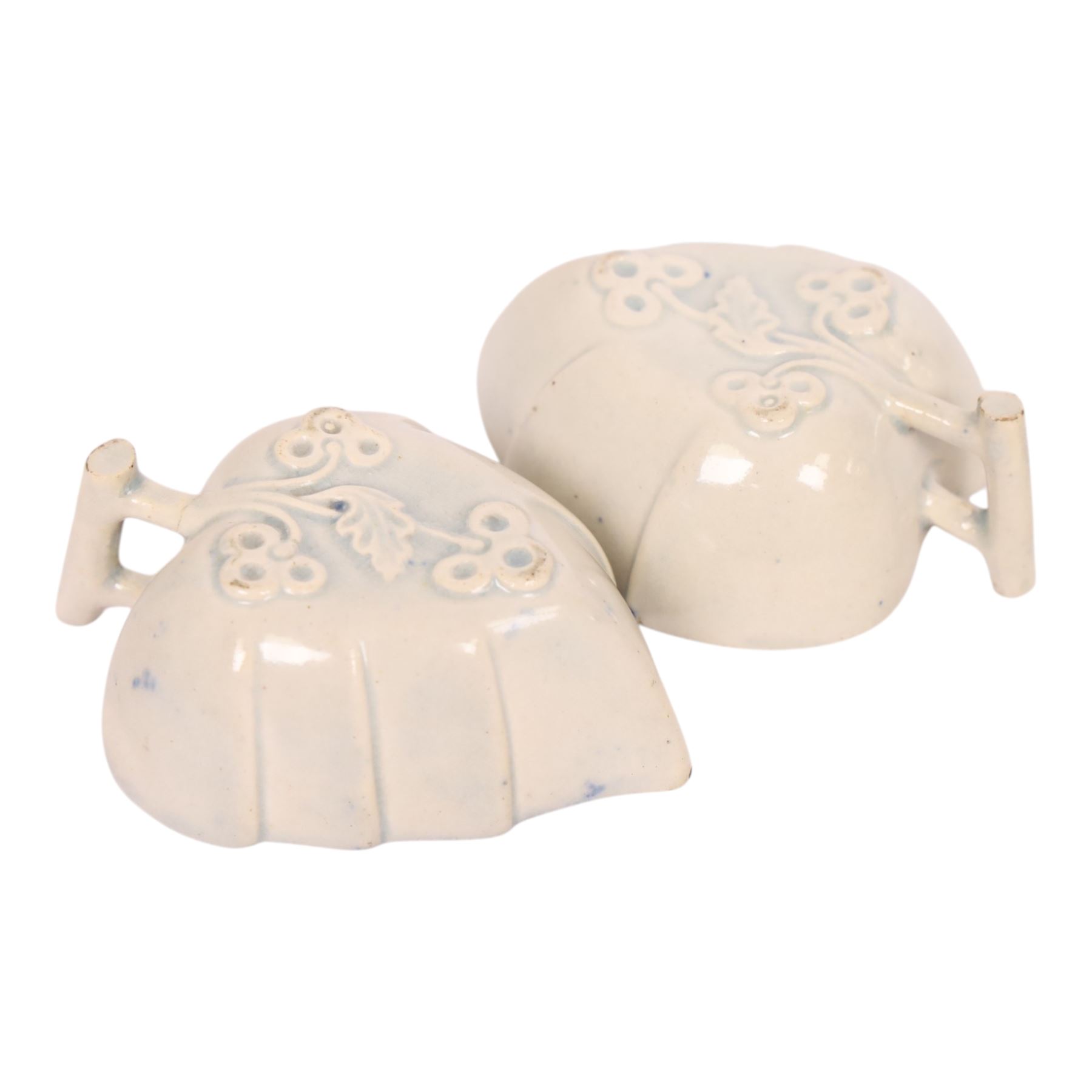 Pair of 18th century Derby blue and white leaf-shaped butter boats with stalk handles, internally decorated with a bird with in a foliage boarder, H3cm 