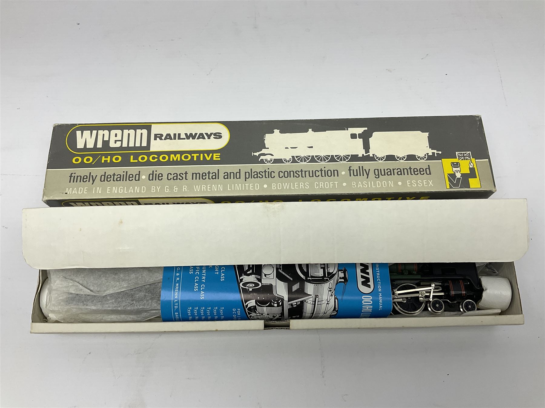 Wrenn '00' gauge - Rebuilt Bulleid Pacific Merchant Navy Class 4-6-2 locomotive 'Clan Line' No.35028 in GW Green; boxed with instructions