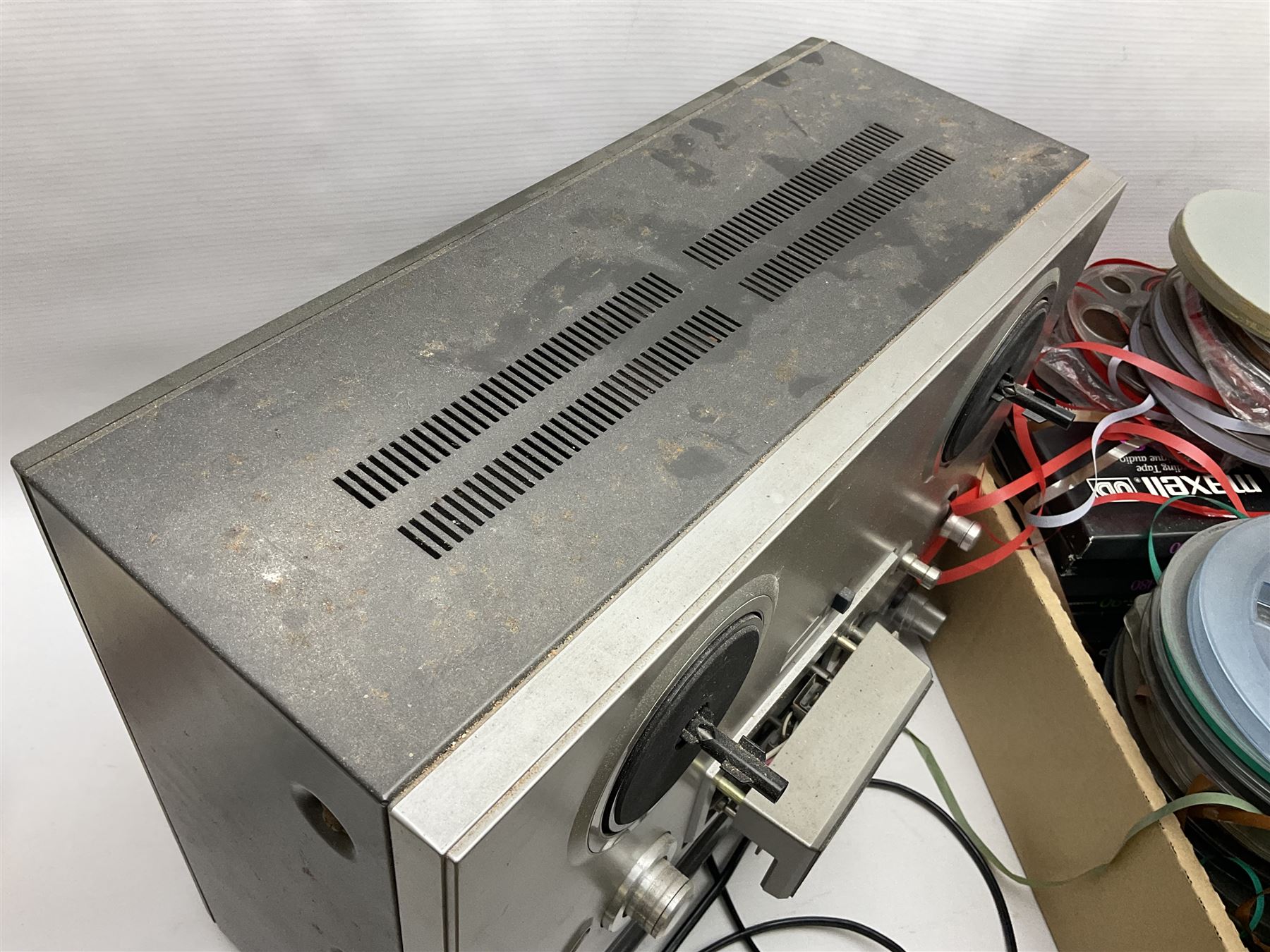 Realistic TR-3000 Logic Control stereo tape deck reel to reel HiFi, with a large collection of reels 