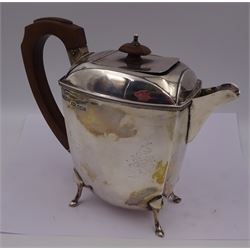 1930s silver hot water pot, with chevron rim, wooden handle and finial and upon four hoof feet, hallmarked Richard Richardson, Sheffield 1933, H18cm