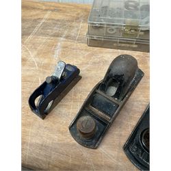 Record No4 plane, Stanley Bailey plane, Record bull face and other planes and tools - THIS LOT IS TO BE COLLECTED BY APPOINTMENT FROM DUGGLEBY STORAGE, GREAT HILL, EASTFIELD, SCARBOROUGH, YO11 3TX
