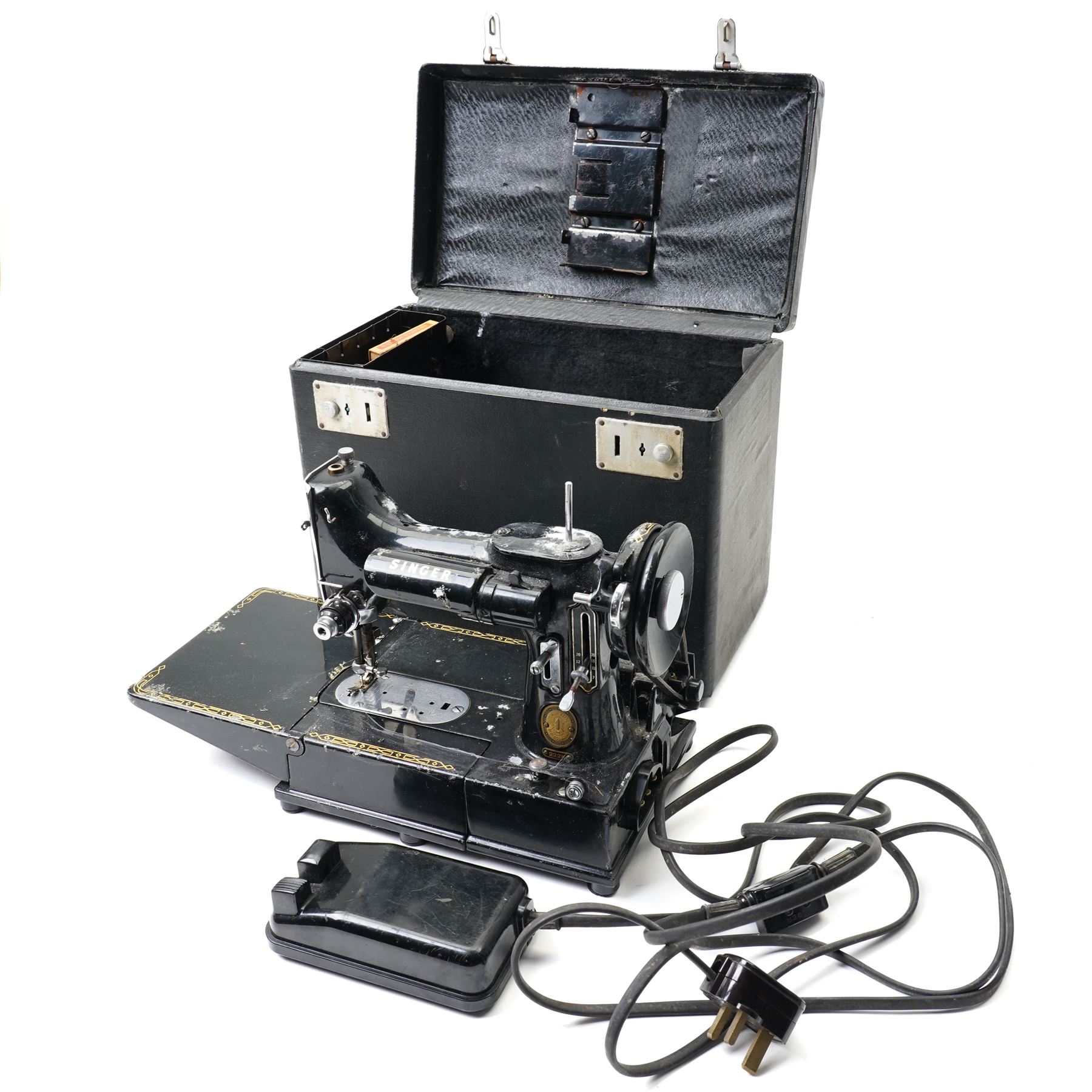 Singer model 222K Featherweight convertible sewing machine, cased with pedal and various accessories
