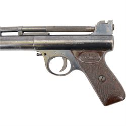 Webley Mark I .22 air pistol, batch 084, the air chamber marked 'The Webley Mark I Made in England, Webley & Scott Ltd Birmingham 4, Webley Patents', with brown checkered grip, H14cm, L19cm