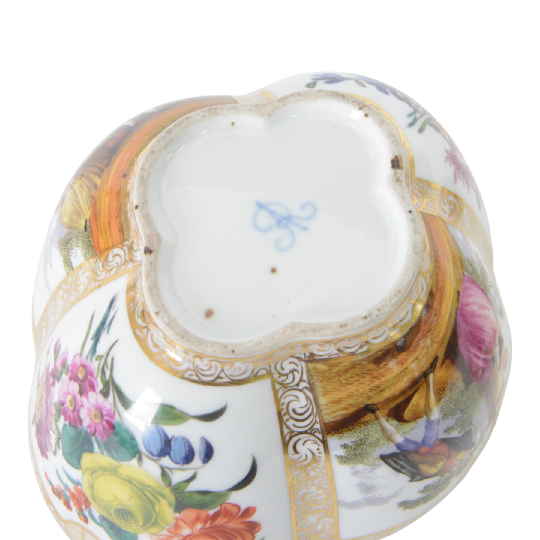 19th century Helena Wolfsohn for Dresden quatrefoil lidded bowl and stand, the panels decorated with figures in landscapes and floral sprigs, with a lemon finial to the lid, H18cm 