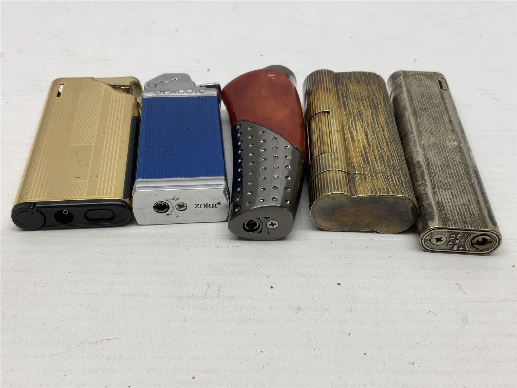 Collection of lighters, including Ronson Varaflame, Zorr Classic, Dunhill bark effect roller gas lighter, and faceted blue glass table lighter, etc