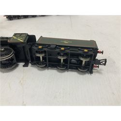 Bachmann ‘00’ gauge - six model steam locomotives comprising J72 Class 0-6-0 no.68723 in BR green; Class 3F 0-6-0 no.47310 in BR black; Gresley V2 Class 2-6-2 locomotive and tender no.3650 in LNER black; Class B1 4-6-0 locomotive and tender no.1059 in LNER black; Jubilee 6P Class 4-6-0 ‘Phoenix’ locomotive and tender no.45736 in BR green; Standard Class 5 4-6-0 locomotive and tender no.73014 in BR green; without boxes (6) 