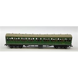 Hornby Dublo - four coaches in Export boxes comprising 4070 (4220) Restaurant Car W.R.; 4070 (4221) Restaurant Car W.R.; 4075 (4225) Passenger Brake van B.R.; and 4081 (4231) Suburban Coach 2nd Class S.R.; all in boxes (4)