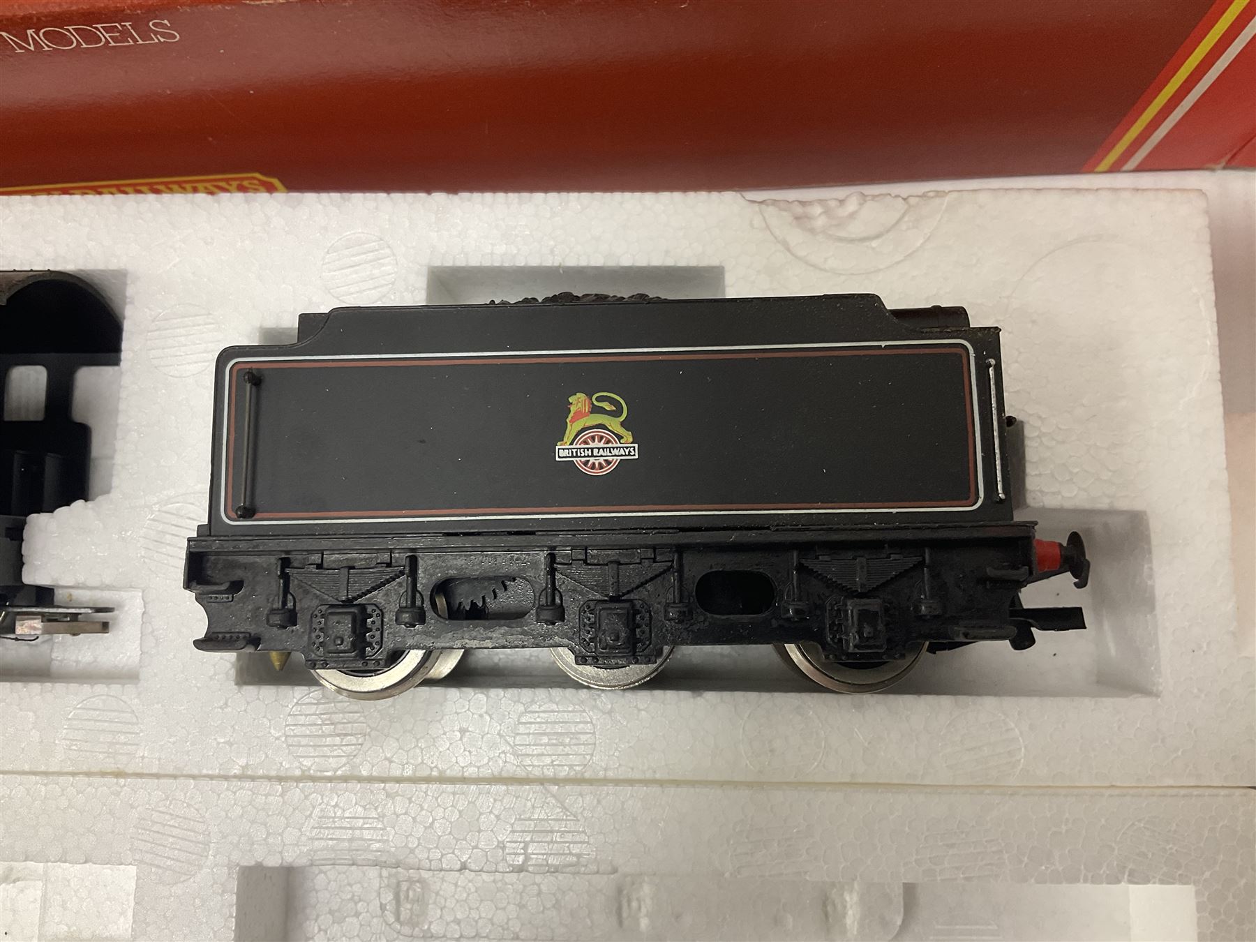 Hornby ‘00’ gauge - Class B17 4-6-0 ‘Manchester United’ locomotive no.2862 in LNER green; Class B17 4-6-0 ‘Leeds United’ locomotive no.61656 in BR green; Class D41/1 4-4-0 ‘Yorkshire’ locomotive no. 62700; Class 49/1 4-4-0 ‘Cheshire’ locomotive no.2753 in LNER green; in original boxes (4) 