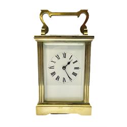 Mid-20th century carriage clock in an anglaise case, white enamel dial with Roman numerals, minute track and steel spade hands, timepiece movement with a  jewelled lever platform escapement. With key, H15cm incl handle