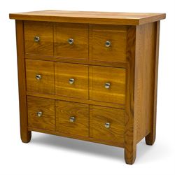 Oak drawers, three drawers with built-in separators   