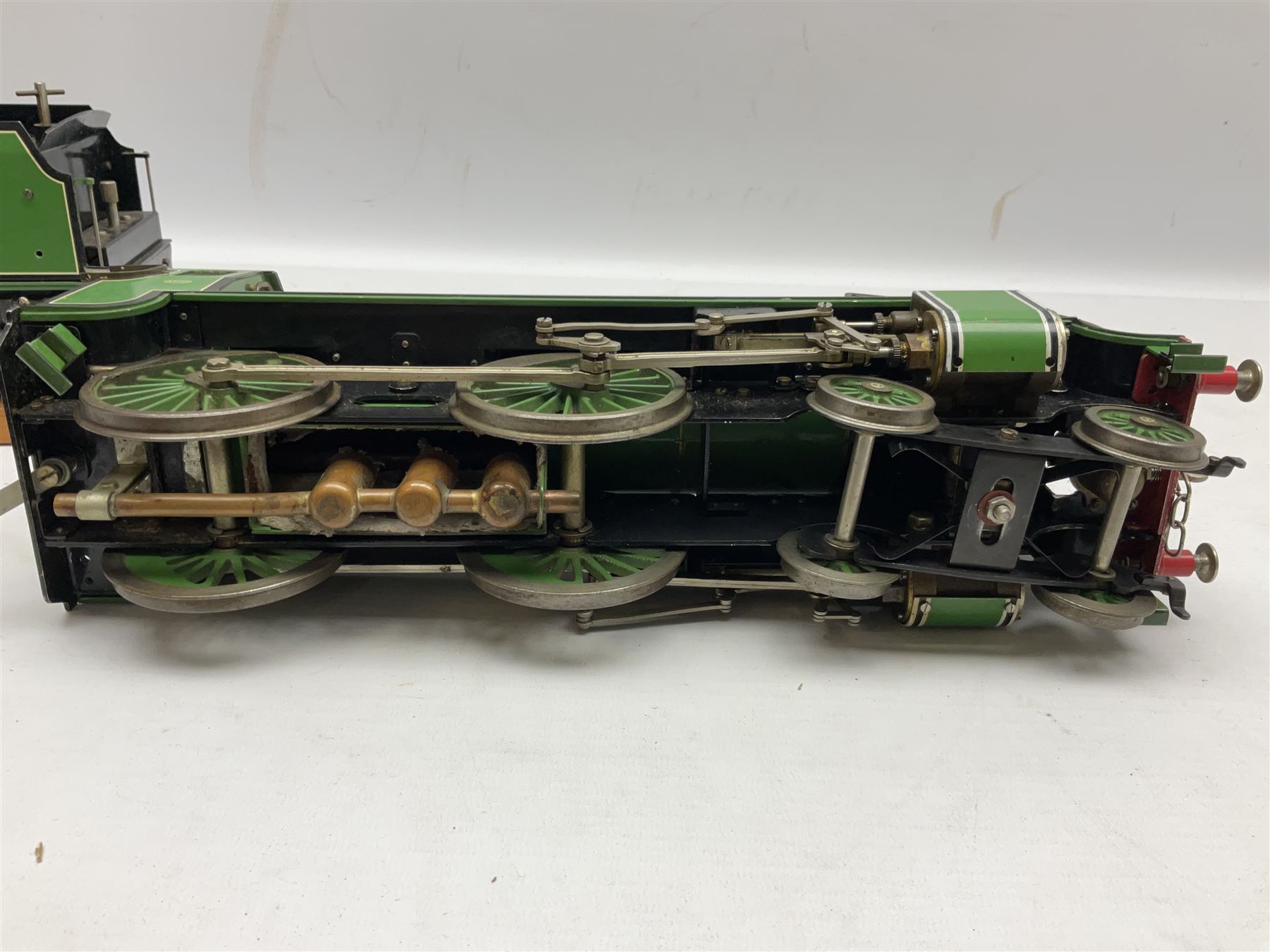 Gauge I - Aster live steam Southern Railway 4-4-0 Schools Class locomotive 'Winchester' No.901 with six-wheel tender; twin outside cylinders, smoke deflectors and spirit burner fed from tender tank, with Aster serial no. 6141167 between the wheels (2)