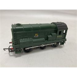 Various makers ‘00’ gauge - Hornby R758 Hymek Diesel Hydraulic B-B locomotive no.D7063 and R253 0-4-0 Diesel Dock Shunter no.3, in original boxes; Tri-Ang Class 08 0-6-0 Diesel Shunter no.D3035 and Class 37 Co-Co Diesel locomotive no.D6830; Jouef 843/E TEE SNCF no.CC40101 in electric red and grey (5)